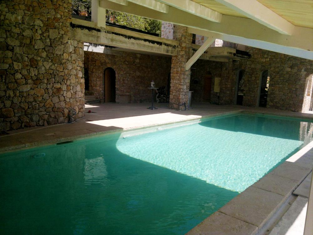 maison en pierre avec piscine Ardicli